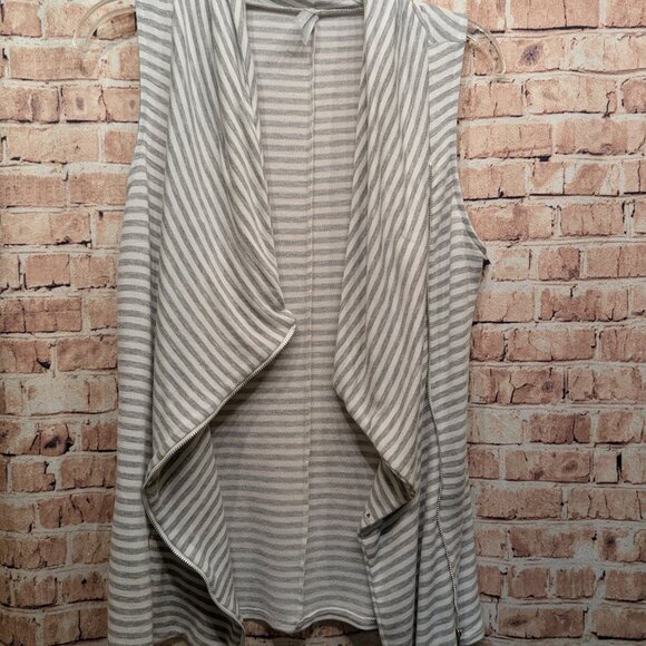 Vanity Asymmetrical zip Front Sleeveless Top Size Small - Picture 3 of 10